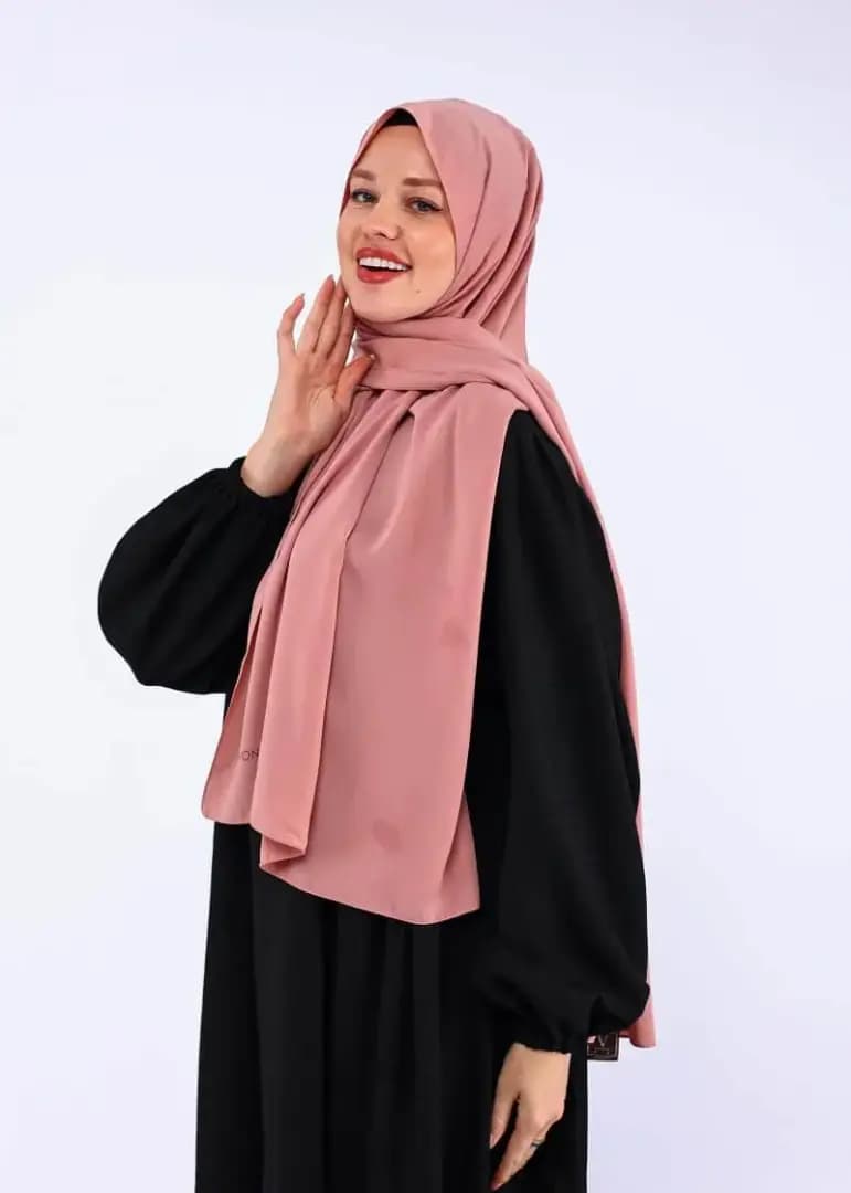 vonaju-novaqi-brandy-rose